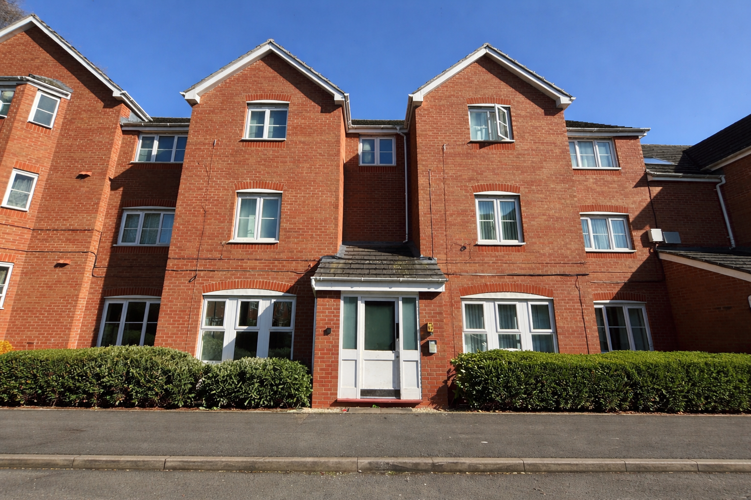 Hickory Close, Potters Green Image1