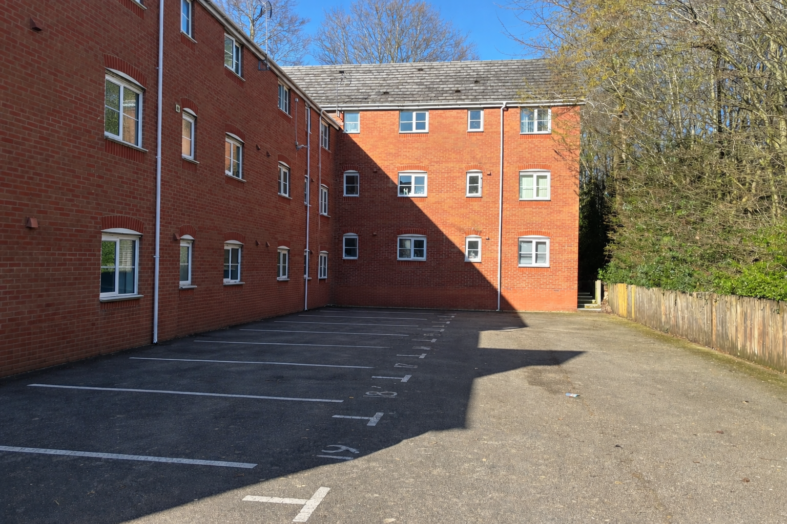 Hickory Close, Potters Green Image14