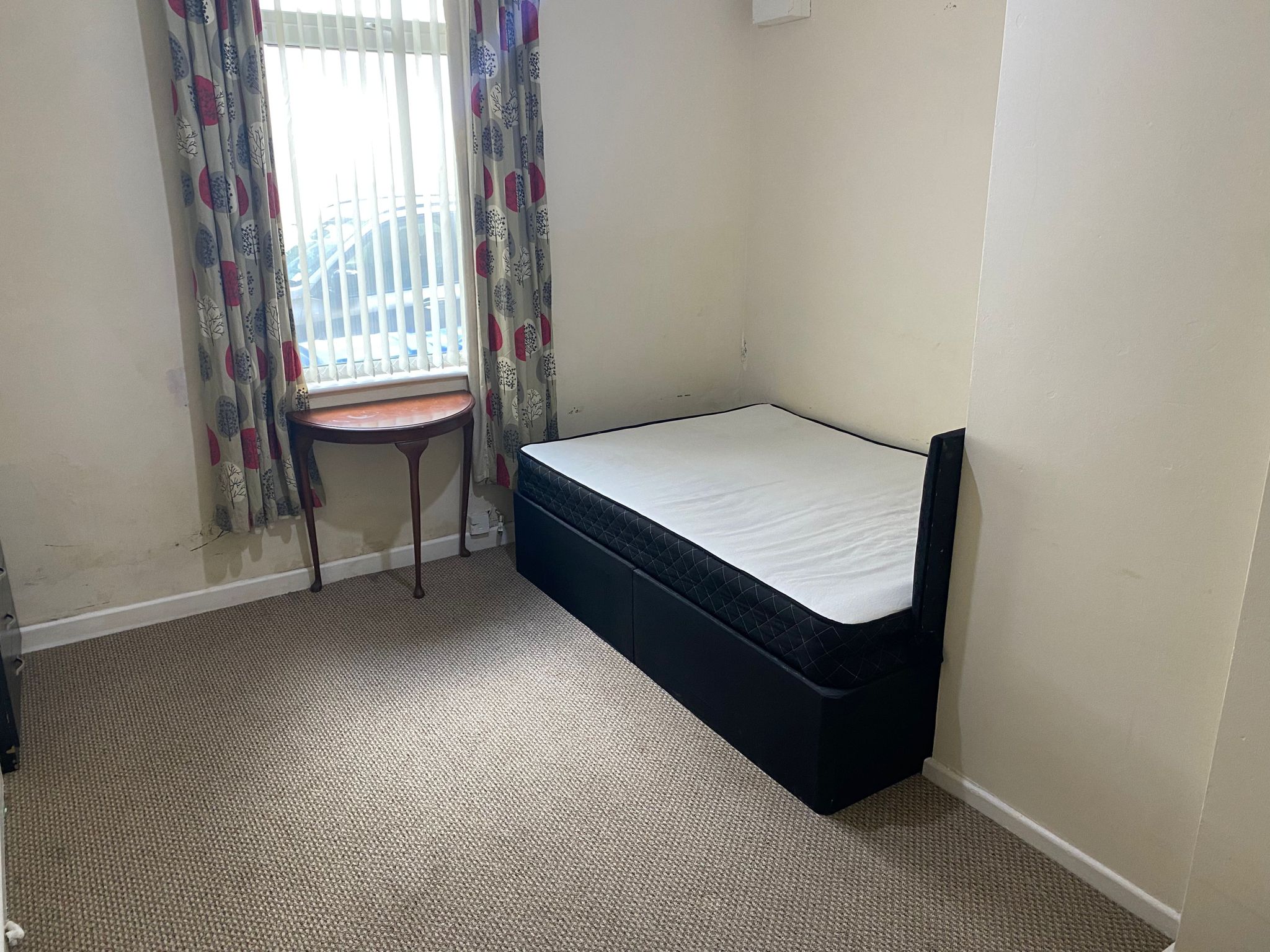 Red Lane, Paradise Image1