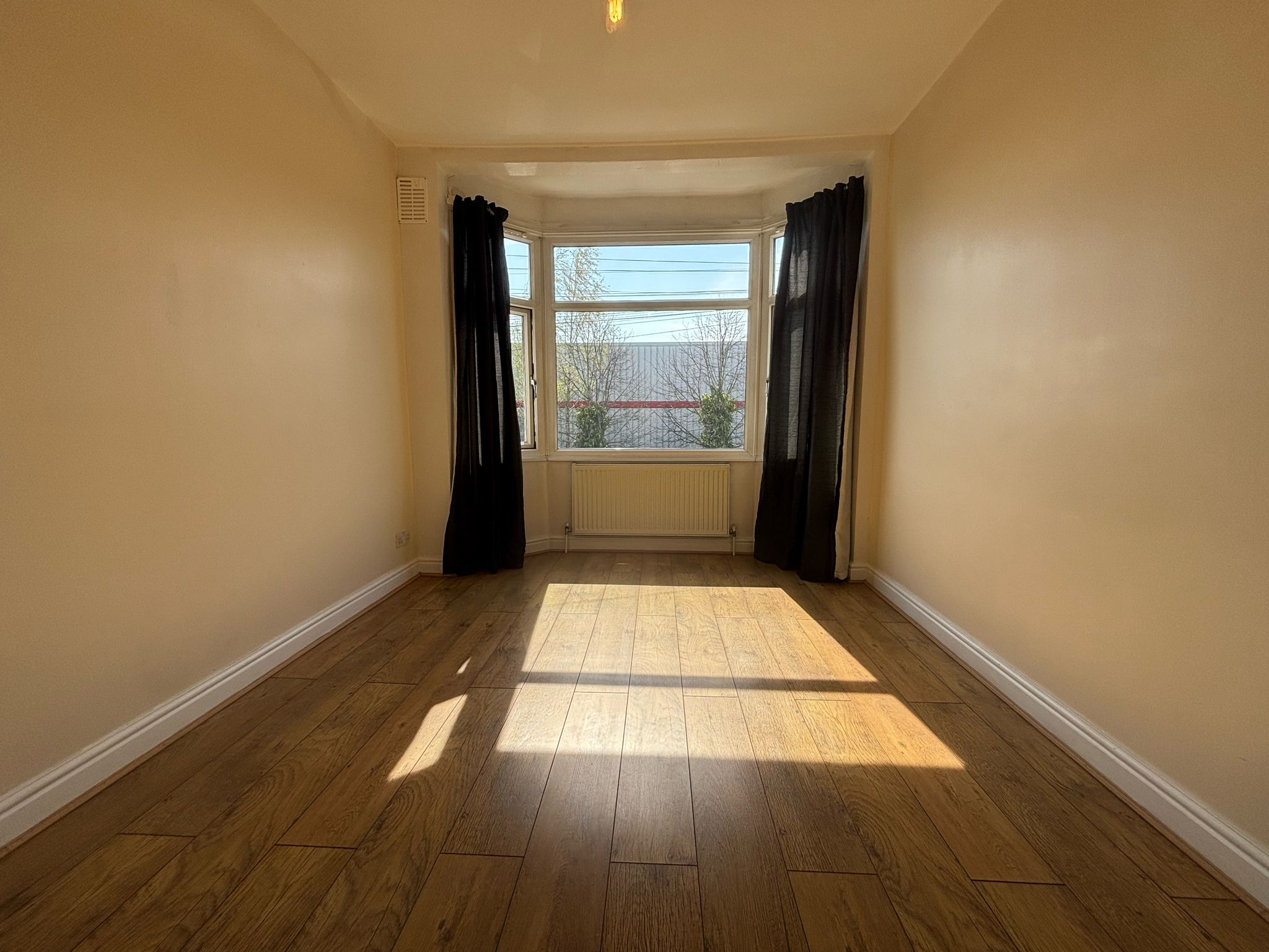 Torrington Avenue, Tile Hill Image10