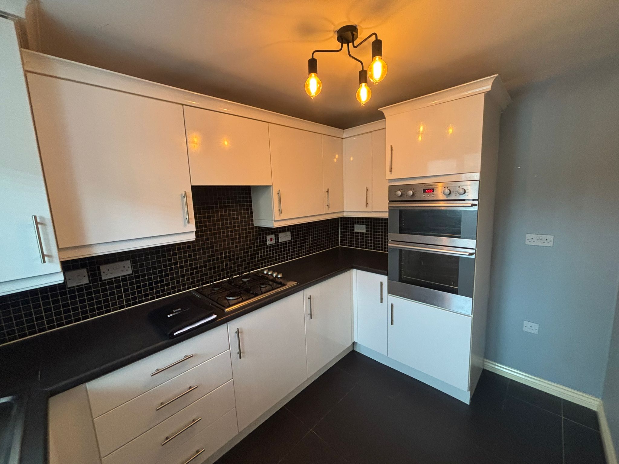 Grenadier Drive, Lower Stoke Image7