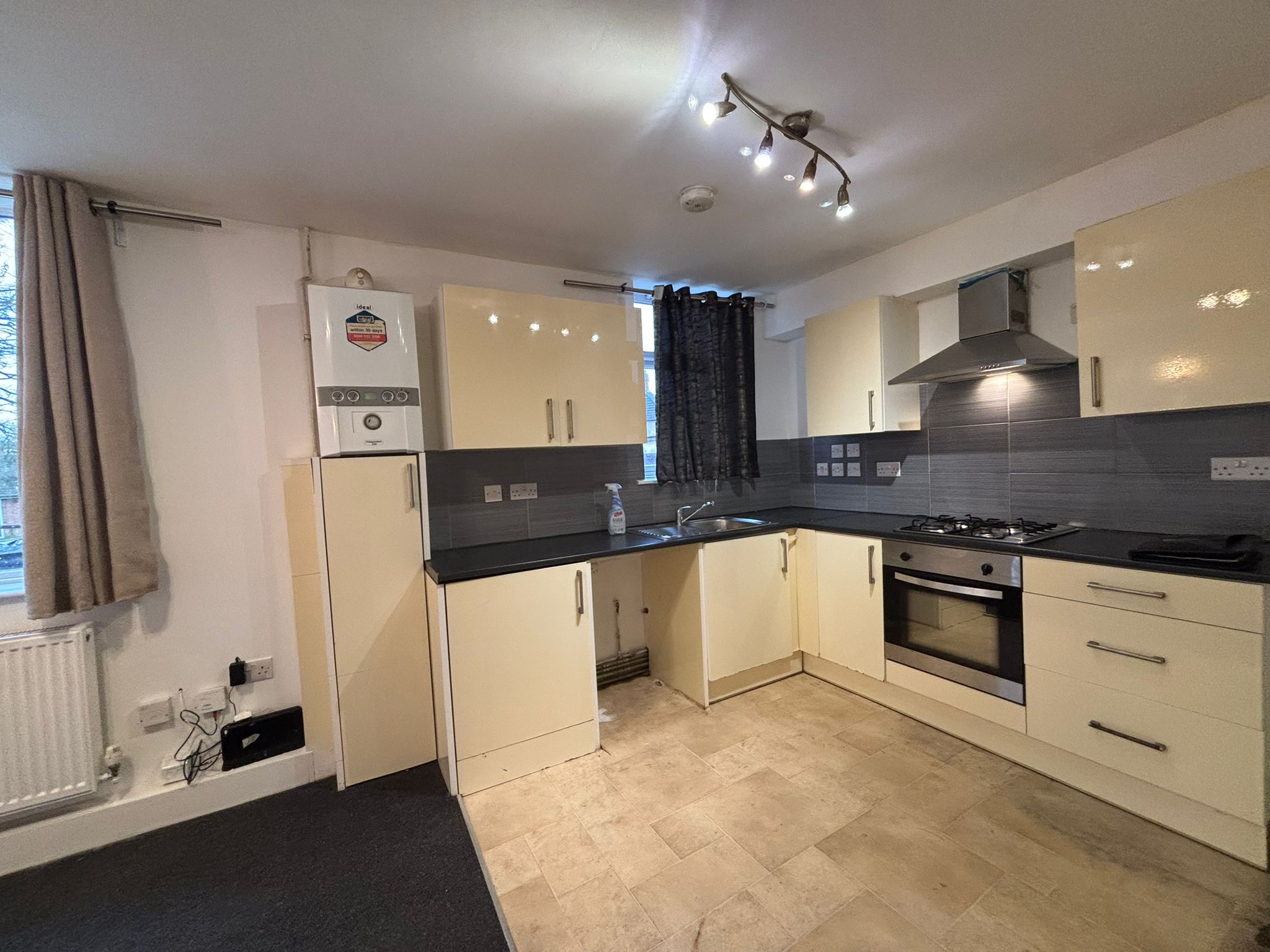 Barley Lea House, Stoke Aldermoor Image4