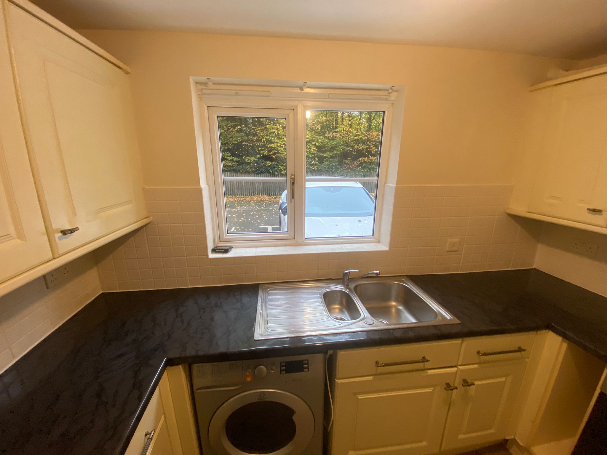 Hickory Close, Potters Green Image2