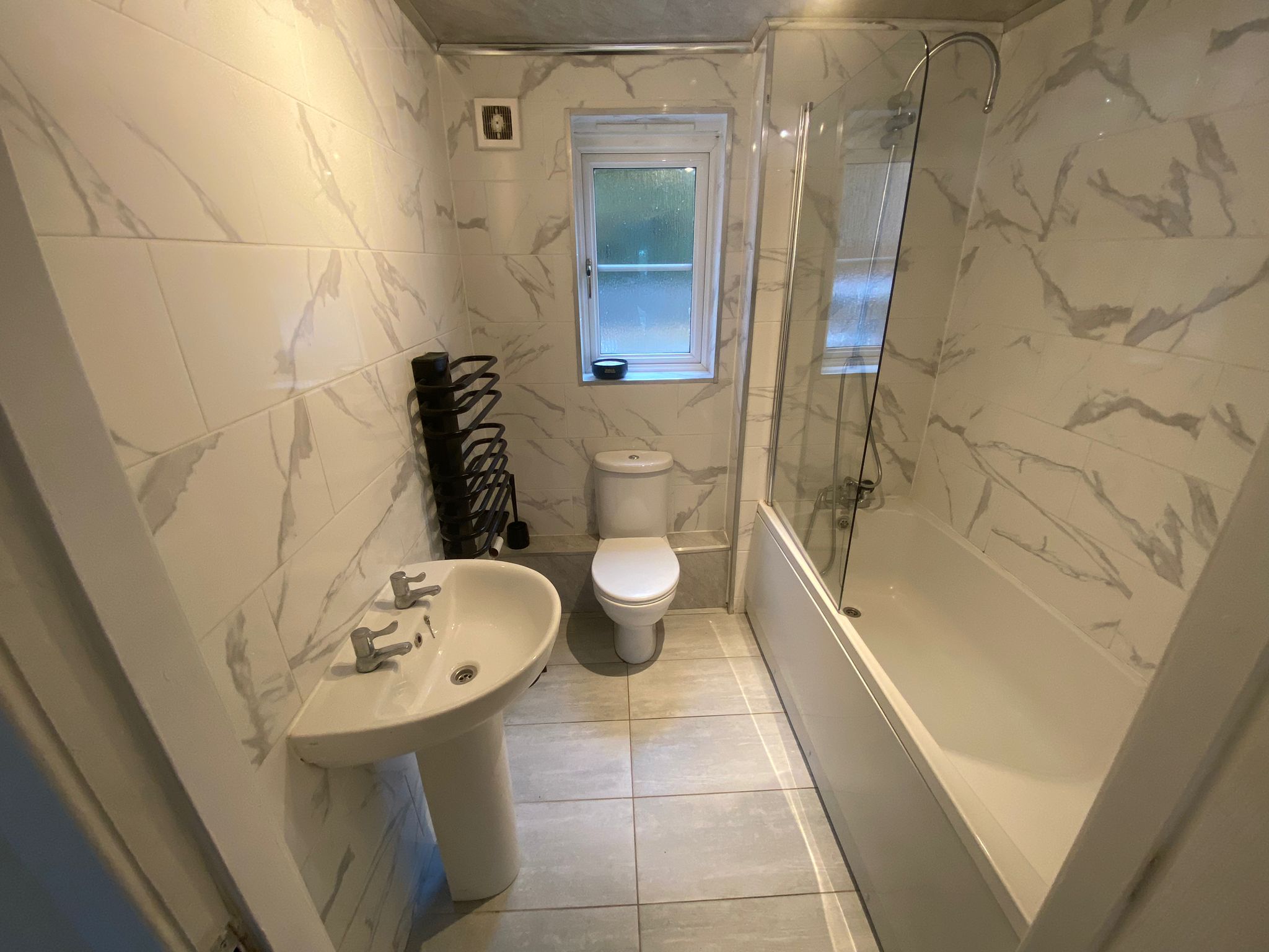 Hickory Close, Potters Green Image1