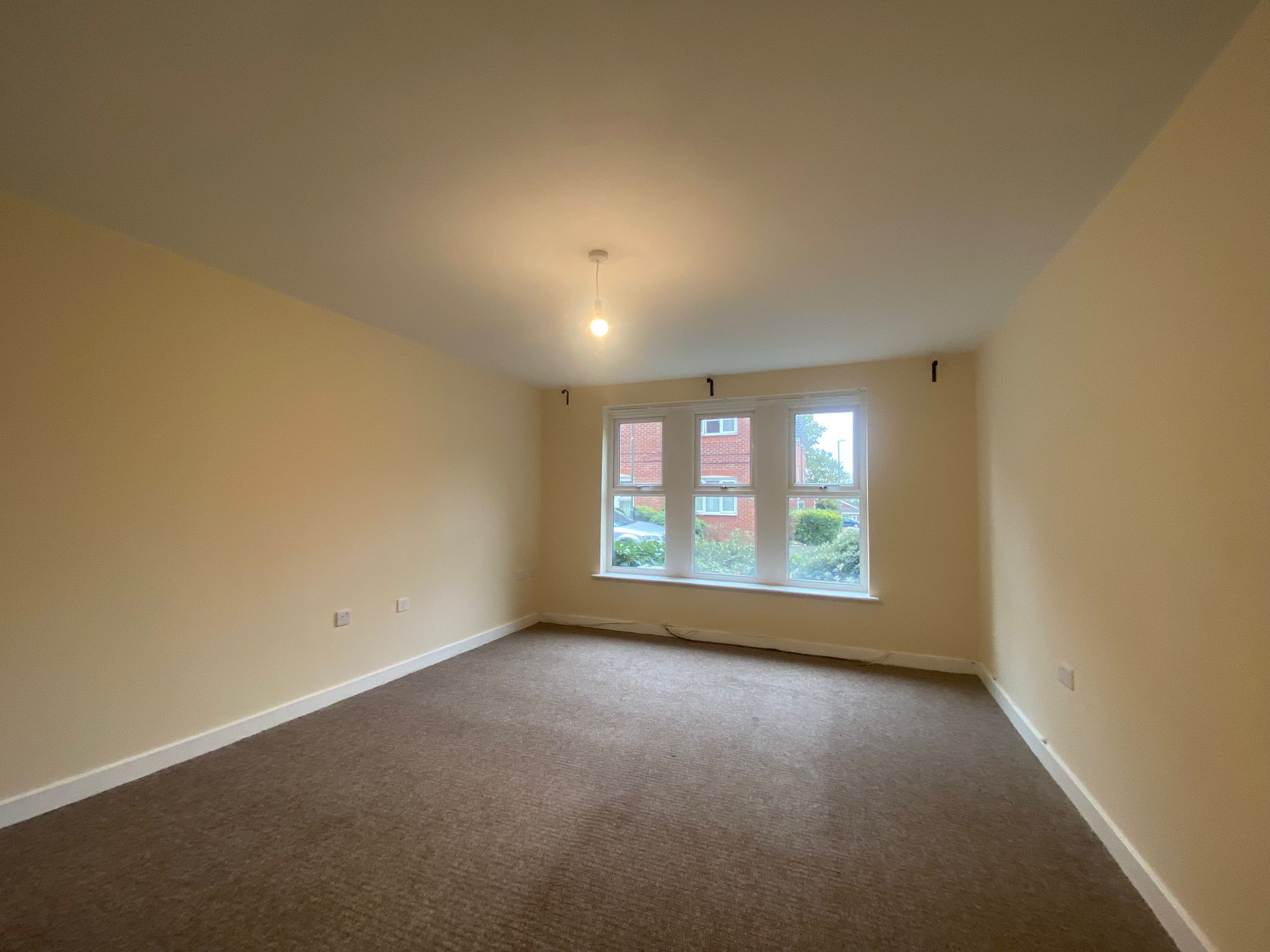 Hickory Close, Potters Green Image10