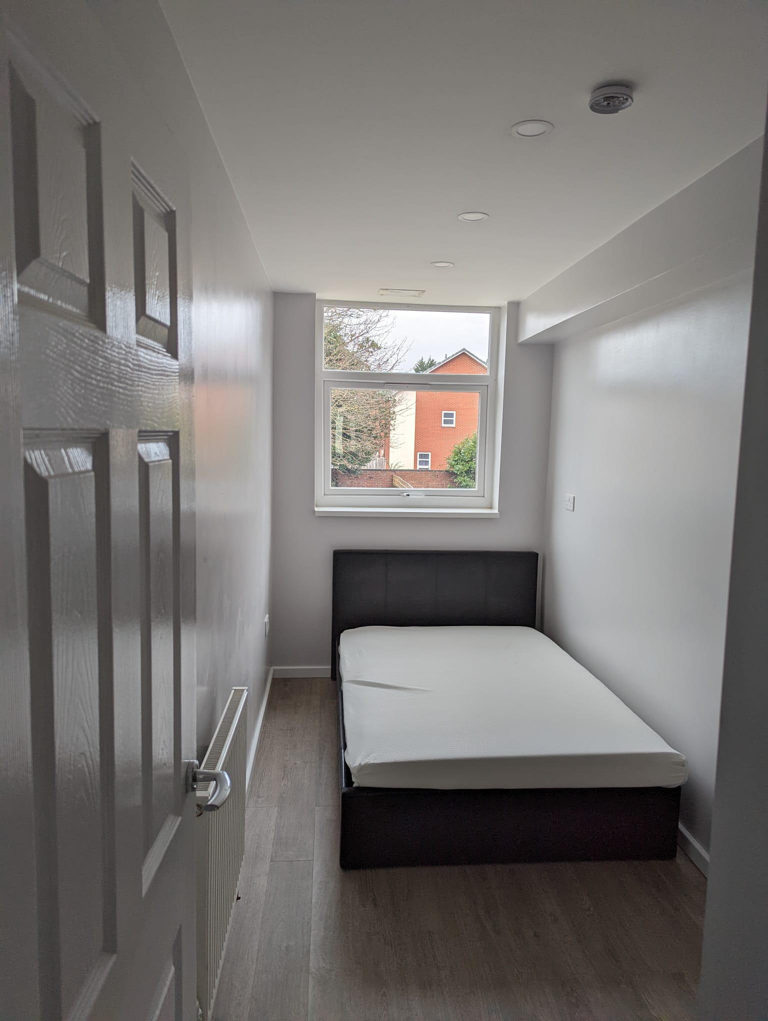 Red Lane, Paradise Image5