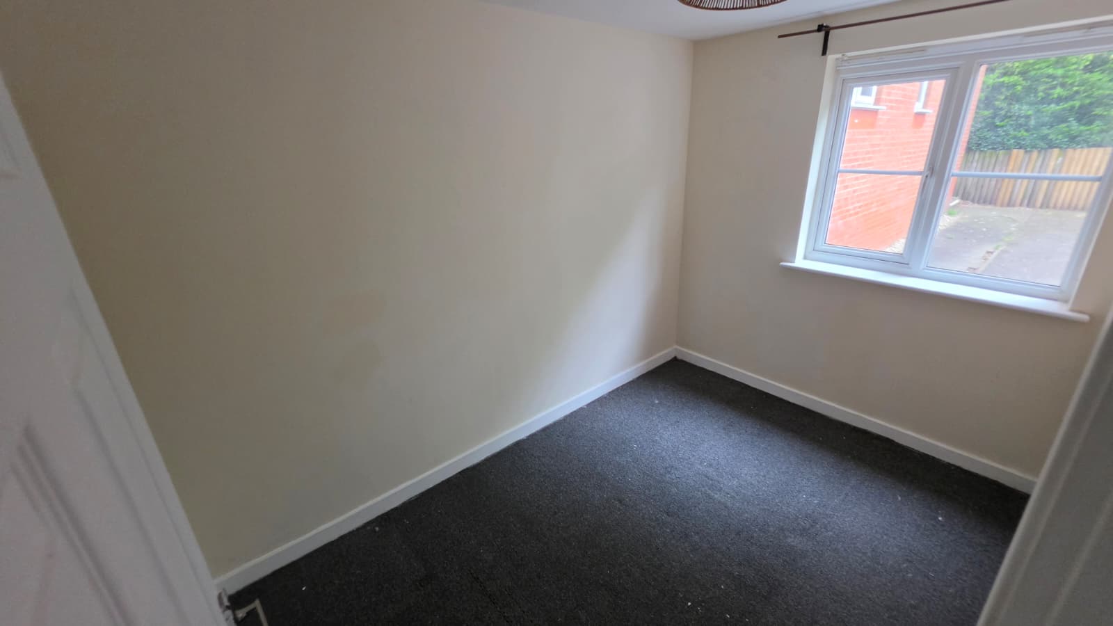 Hickory Close, Potters Green Image9