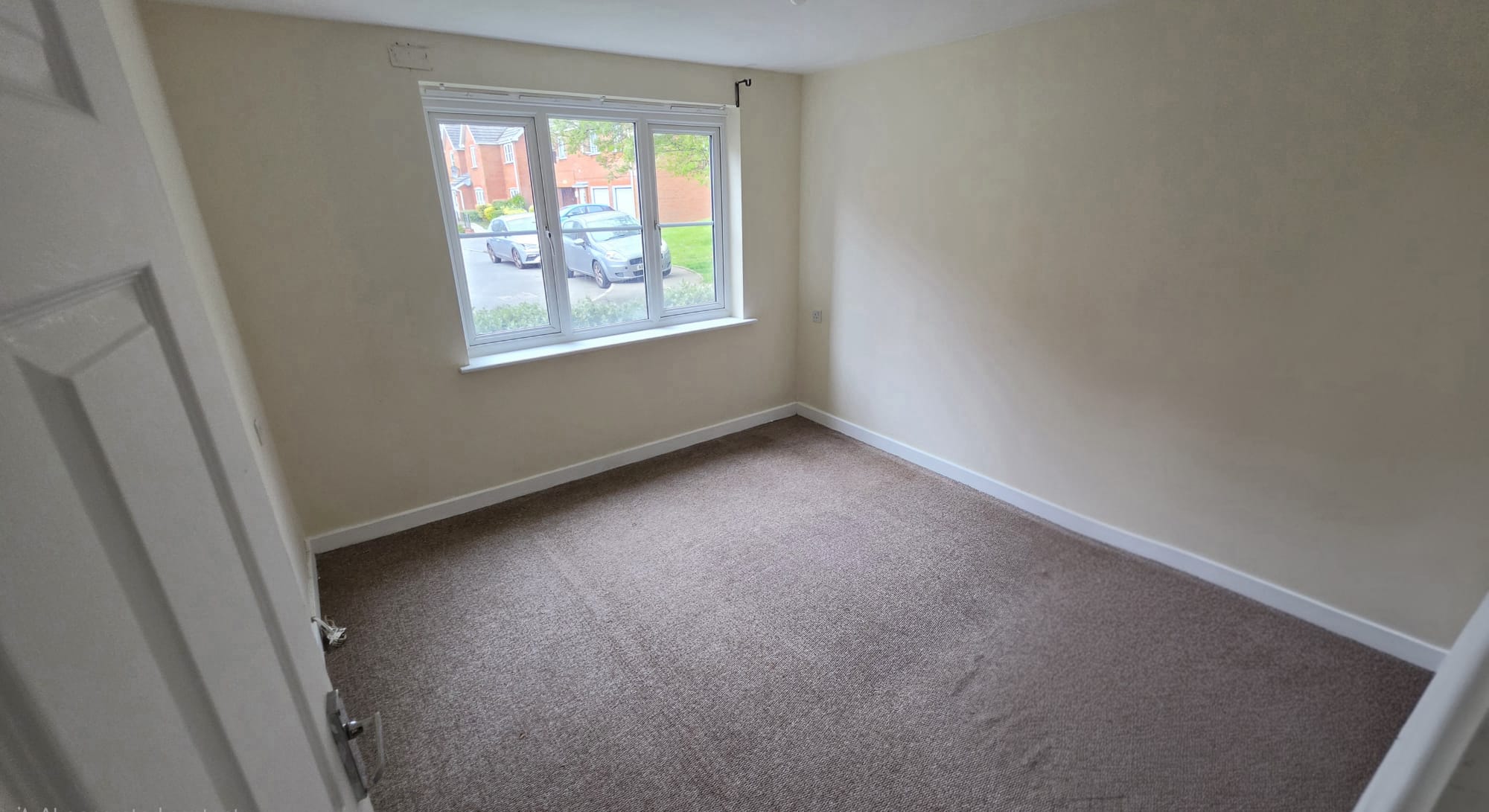 Hickory Close, Potters Green Image7