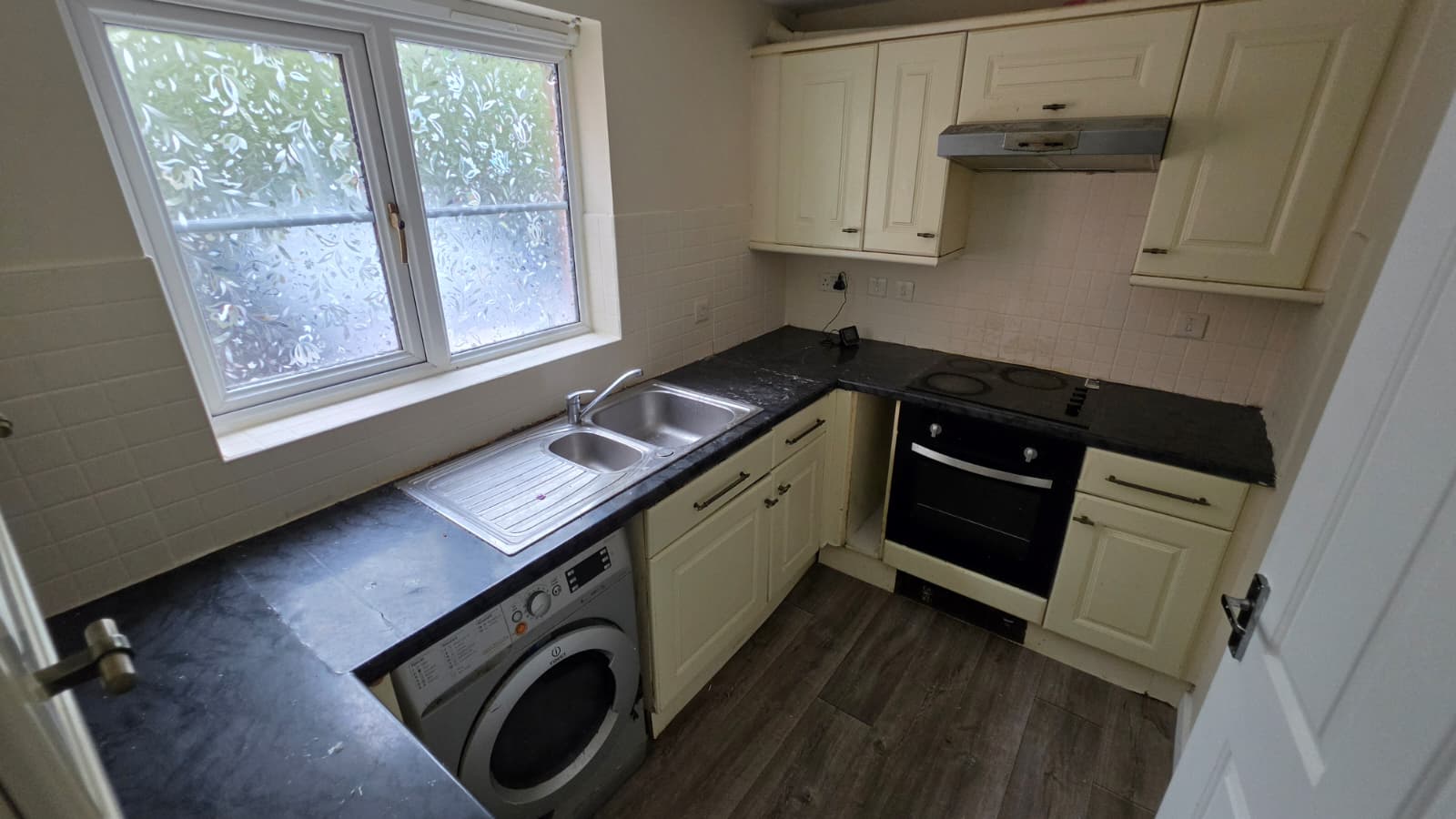 Hickory Close, Potters Green Image11