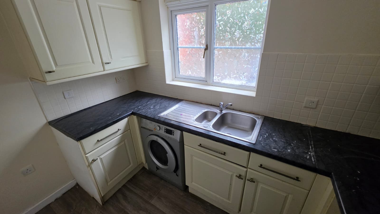 Hickory Close, Potters Green Image12